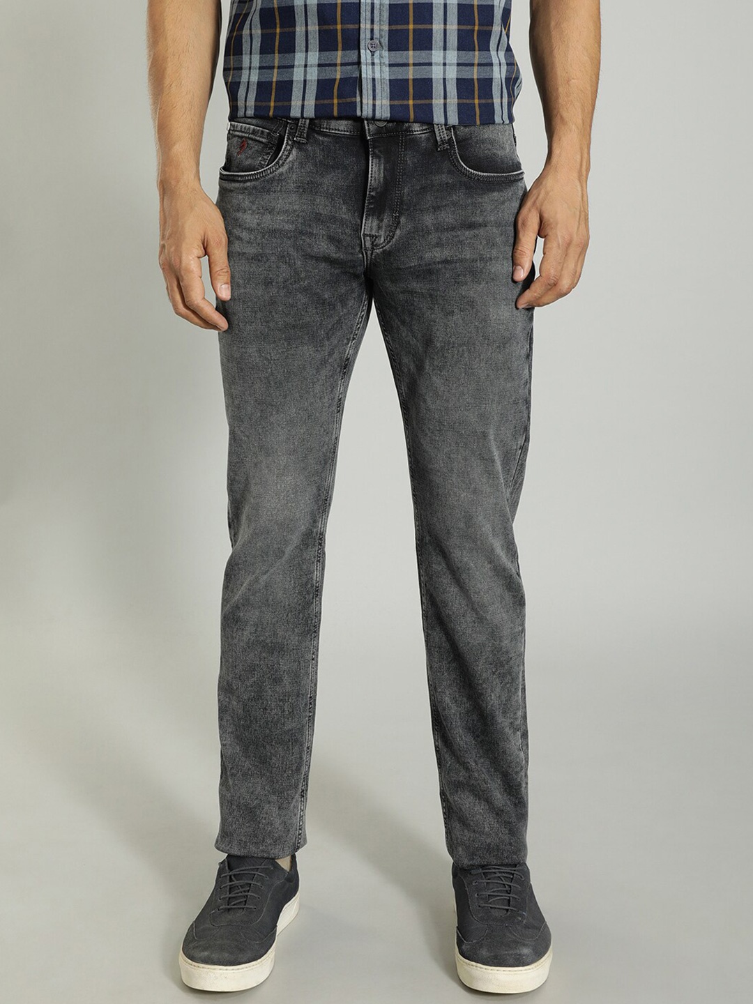 Indian Terrain Men Tapered Fit Mid-Rise Heavy Fade Clean Look Stretchable Jeans, Grey
Indian Terrain Men Tapered Fit Mid-Rise Heavy Fade Clean Look Stretchable Jeans, Grey