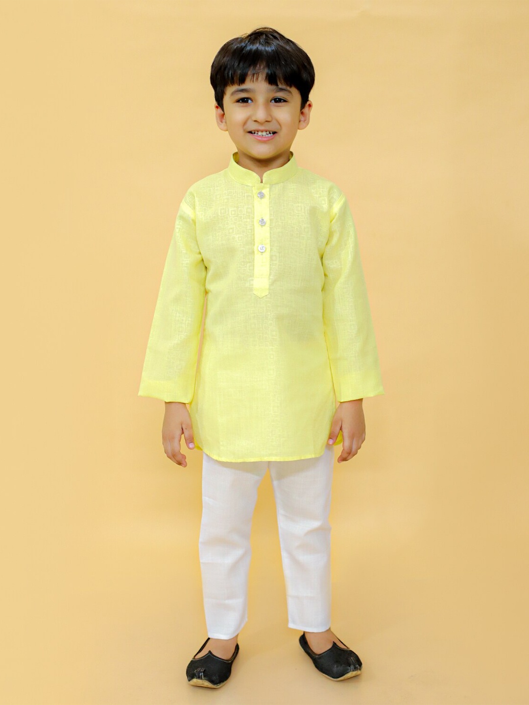 BAESD Boys Geometric Printed Mandarin Collar Full Sleeves Ethnic Kurta & Dhoti Pants, Yellow
BAESD Boys Geometric Printed Mandarin Collar Full Sleeves Ethnic Kurta & Dhoti Pants, Yellow