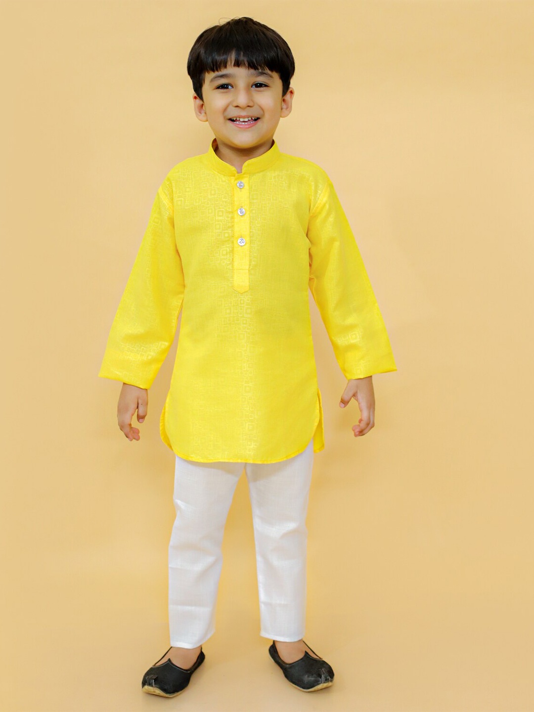 BAESD Boys Geometric Printed Mandarin Collar Full Sleeves Ethnic Kurta & Dhoti Pants, Yellow
BAESD Boys Geometric Printed Mandarin Collar Full Sleeves Ethnic Kurta & Dhoti Pants, Yellow