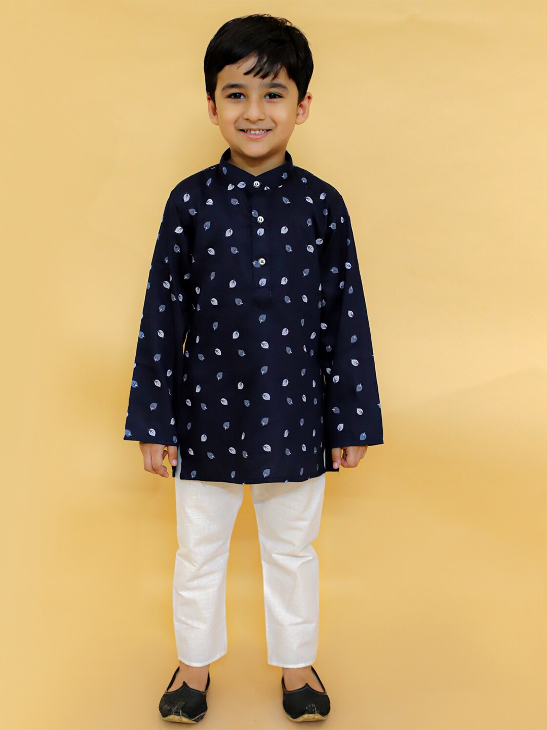 BAESD Boys Floral Printed Regular Mandarin Collar Straight Kurta with Pyjamas, Navy blue
BAESD Boys Floral Printed Regular Mandarin Collar Straight Kurta with Pyjamas, Navy blue