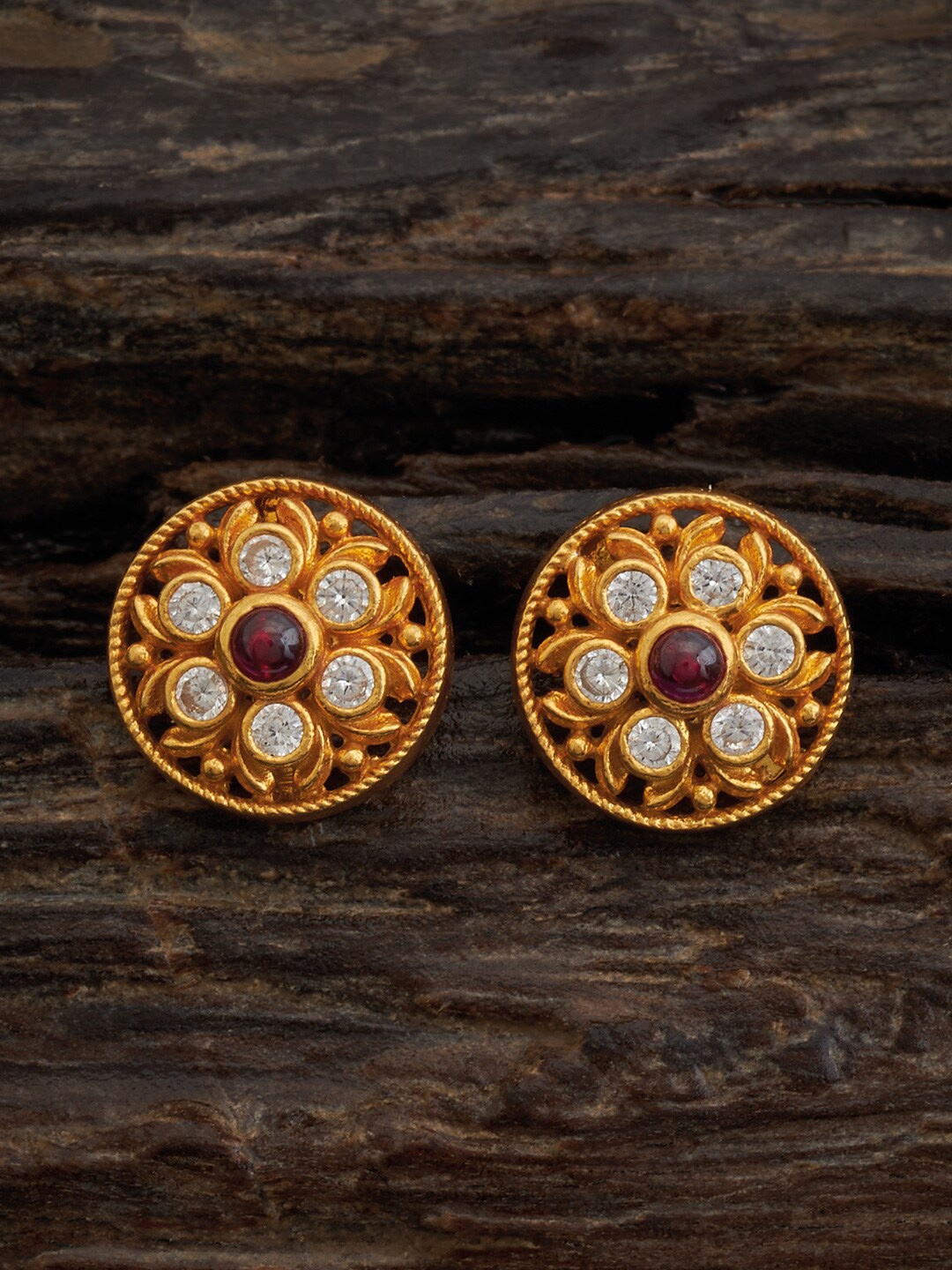 Kushal's Fashion Jewellery 92.5 Pure Silver Gold-Plated Artificial Stones-Studded Stud
Kushal's Fashion Jewellery 92.5 Pure Silver Gold-Plated Artificial Stones-Studded Stud
