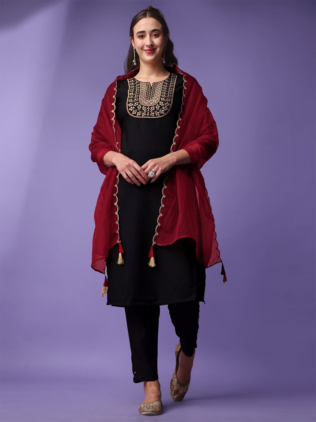 NIZA FASHION Embroidered Round Neck Thread Work Straight Kurta With Trousers & Dupatta, Black
NIZA FASHION Embroidered Round Neck Thread Work Straight Kurta With Trousers & Dupatta, Black
