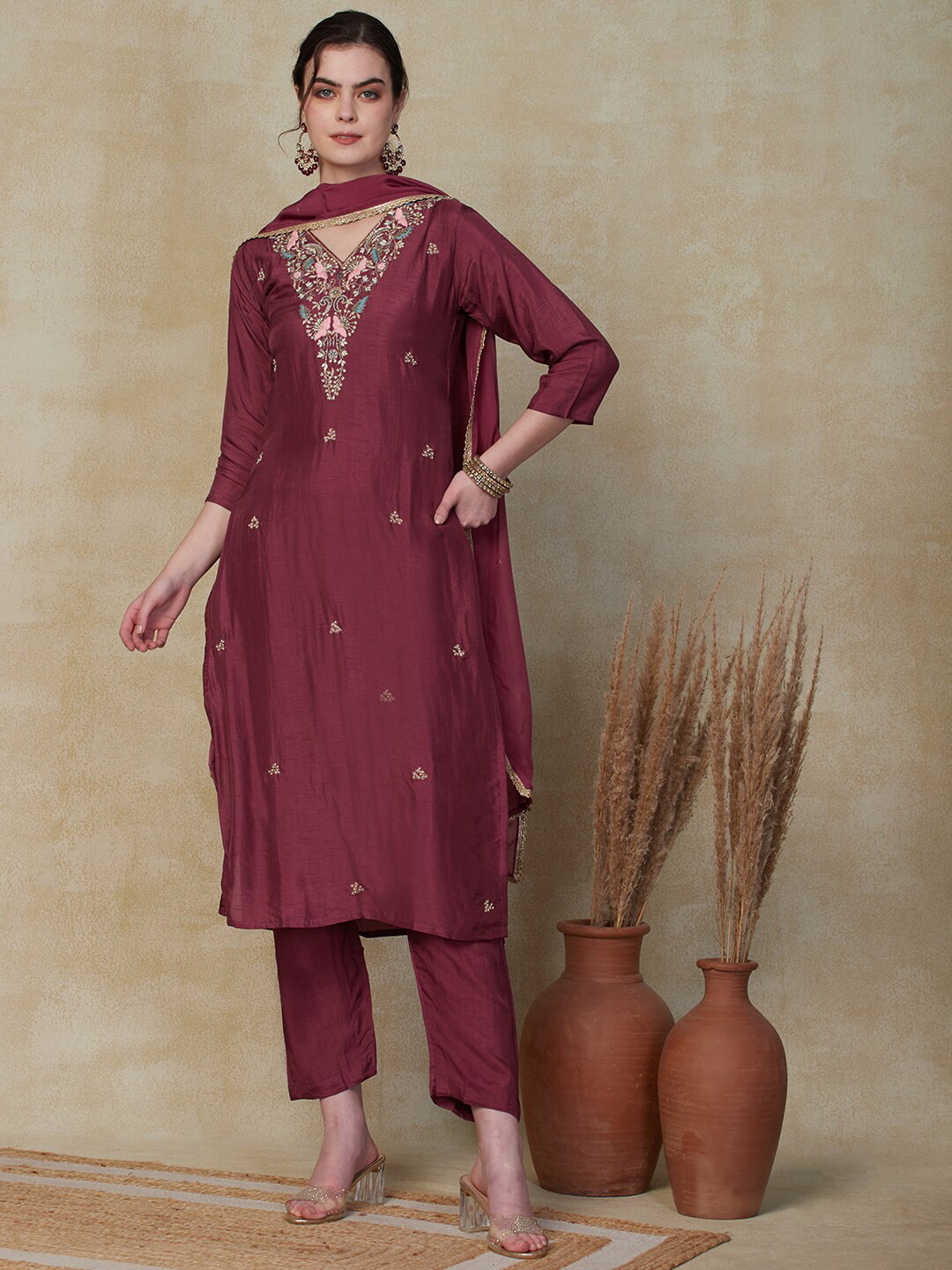 FASHOR Floral Printed V-Neck Embroidered Thread Work Kurta with Trousers & Dupatta, Mauve
FASHOR Floral Printed V-Neck Embroidered Thread Work Kurta with Trousers & Dupatta, Mauve