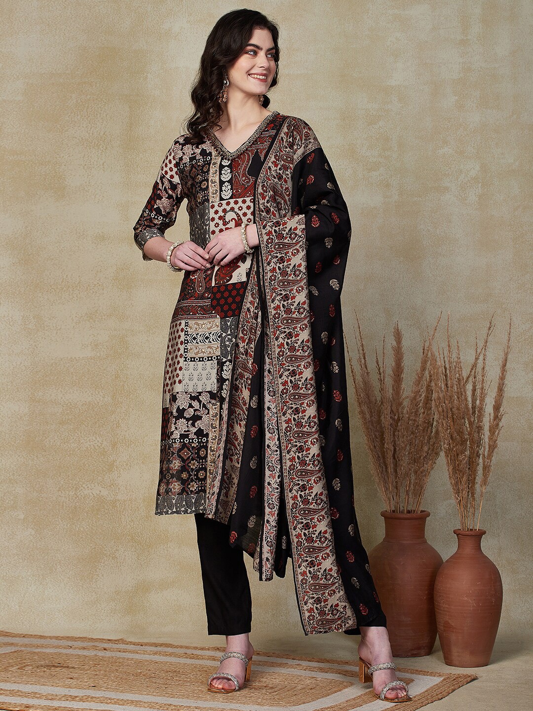 FASHOR Floral Printed V-Neck Beads and Stones Calf Length Kurta with Trousers & Dupatta, Black
FASHOR Floral Printed V-Neck Beads and Stones Calf Length Kurta with Trousers & Dupatta, Black
