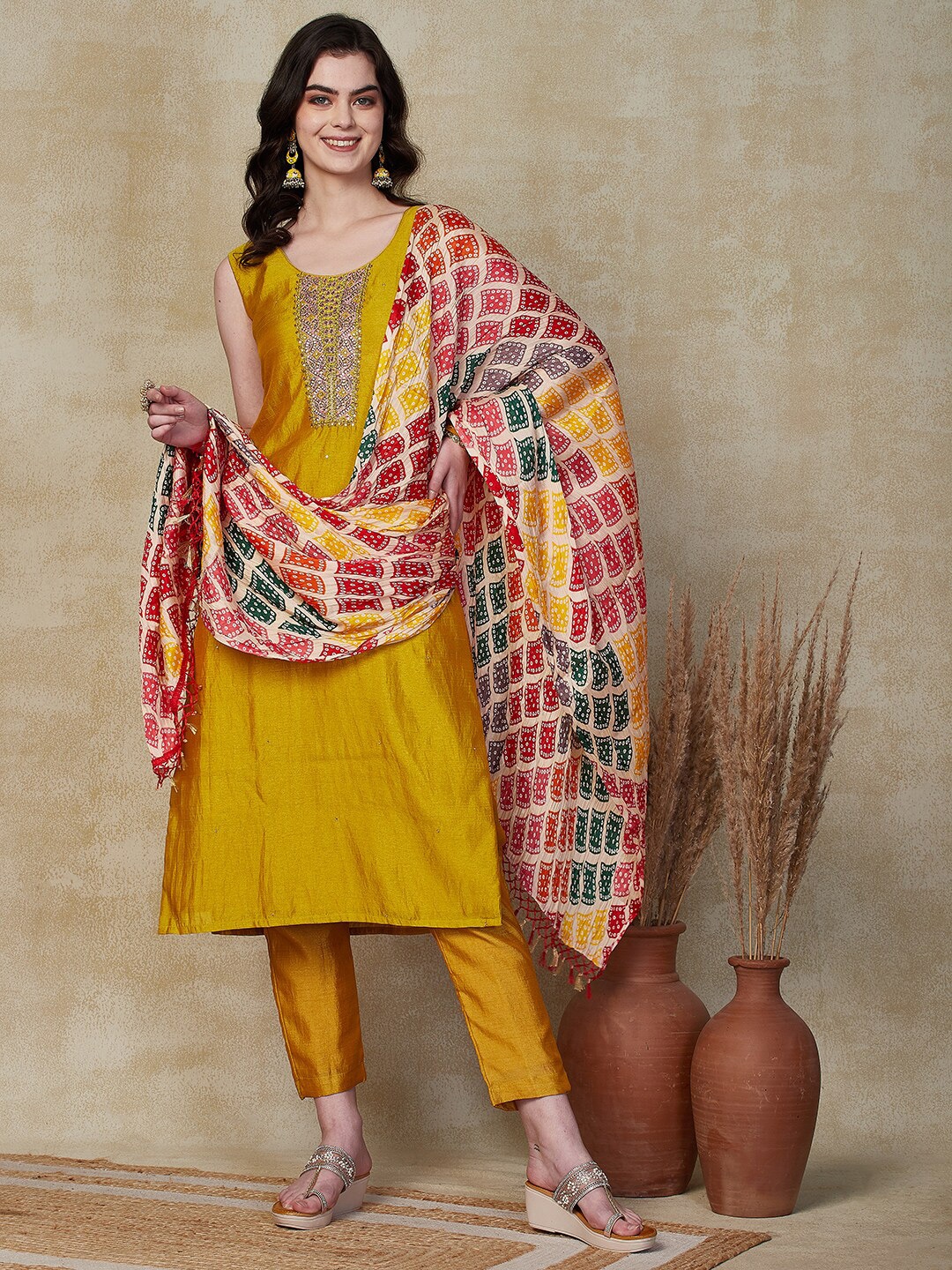 FASHOR Floral Embroidered Regular Beads and Stones Kurta with Trousers & With Dupatta, Mustard
FASHOR Floral Embroidered Regular Beads and Stones Kurta with Trousers & With Dupatta, Mustard
