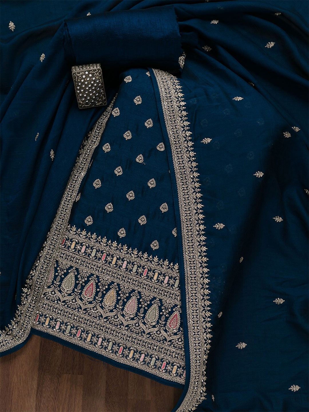 Koskii Ethnic Motifs Embroidered Sequinned Detailed Unstitched Dress Material, Navy blue
Koskii Ethnic Motifs Embroidered Sequinned Detailed Unstitched Dress Material, Navy blue