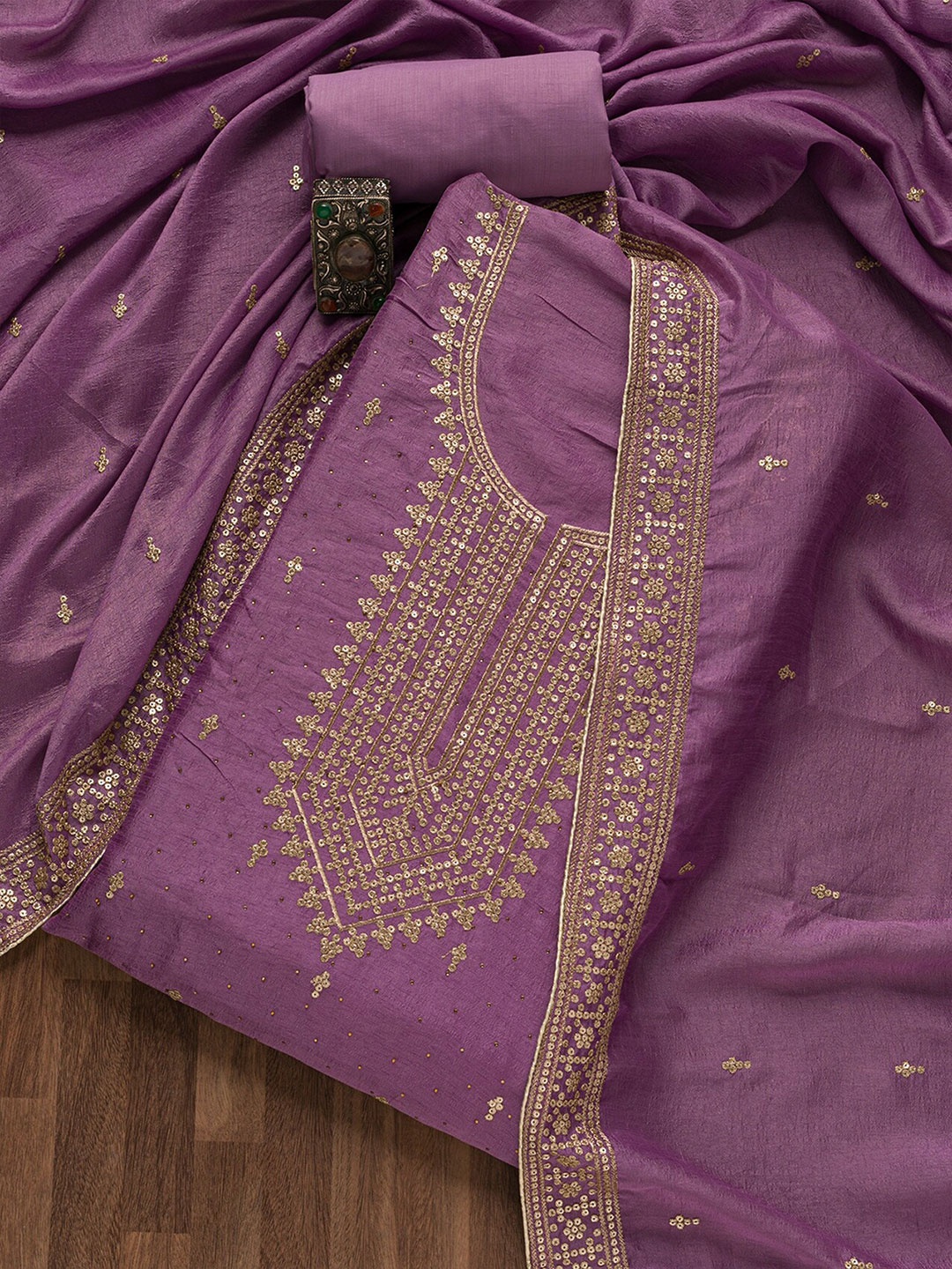Koskii Ethnic Motifs Embroidered Sequinned Detailed Unstitched Dress Material, Purple
Koskii Ethnic Motifs Embroidered Sequinned Detailed Unstitched Dress Material, Purple