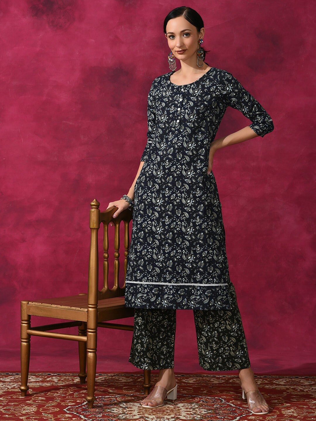 Anouk Floral Printed Regular Kantha Work Pure Cotton Kurta with Palazzos, Navy blue
Anouk Floral Printed Regular Kantha Work Pure Cotton Kurta with Palazzos, Navy blue