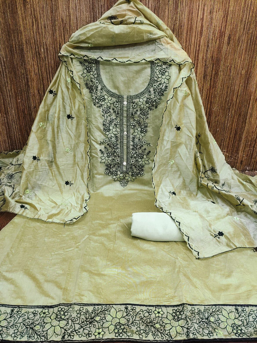 ZEEPKART Embroidered Unstitched Dress Material, Green 
ZEEPKART Embroidered Unstitched Dress Material, Green