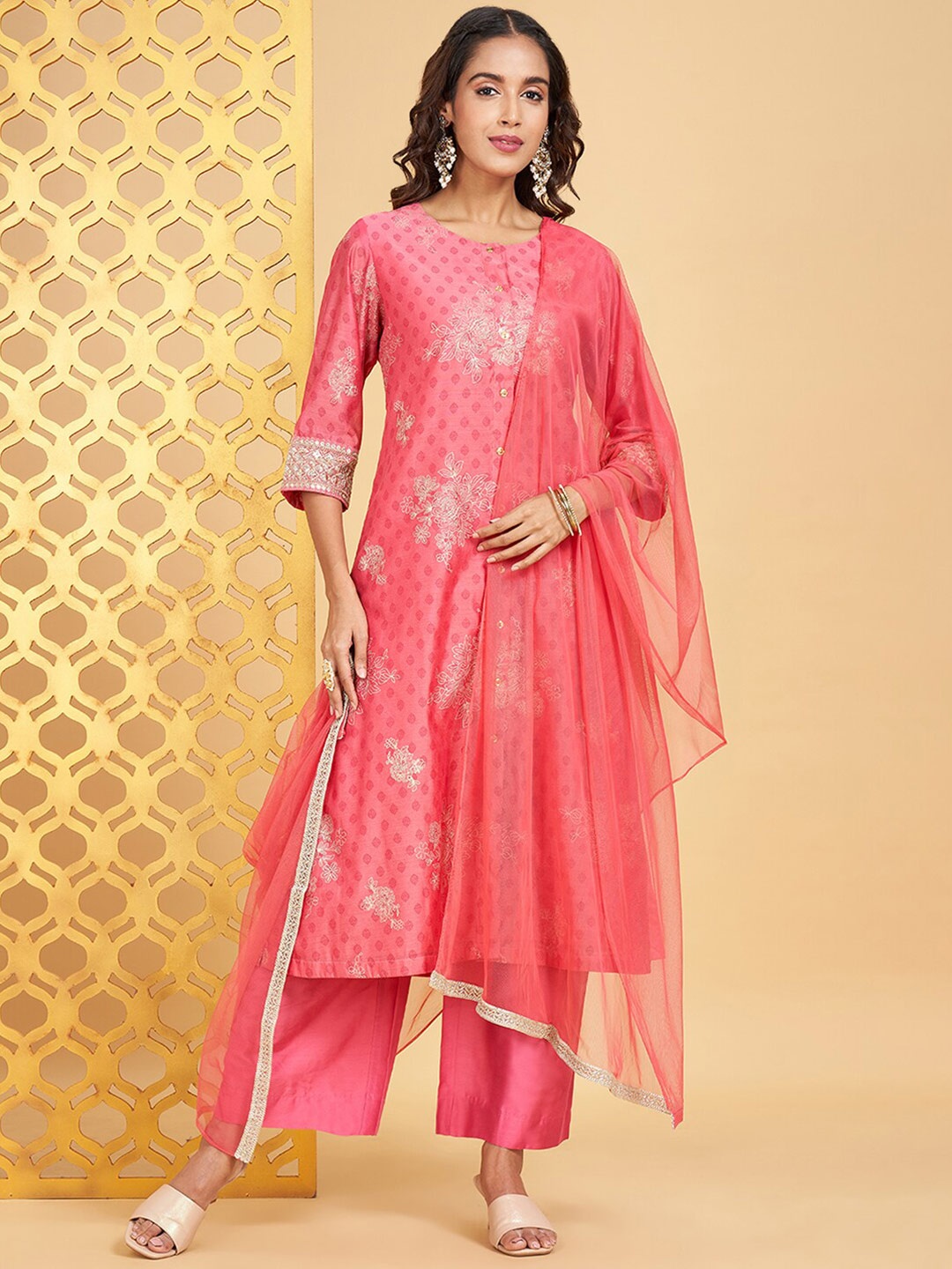 RANGMANCH BY PANTALOONS Floral Printed Gotta Patti Straight Kurta With Trouser & Dupatta, Fuchsia
RANGMANCH BY PANTALOONS Floral Printed Gotta Patti Straight Kurta With Trouser & Dupatta, Fuchsia