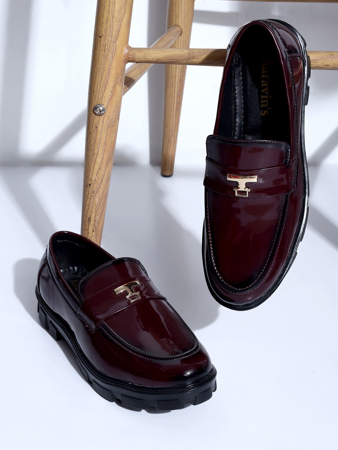 AARAVIN'S Men Embellished Lightweight Comfort Insole Slip-On Horsebit Loafers, Maroon
AARAVIN'S Men Embellished Lightweight Comfort Insole Slip-On Horsebit Loafers, Maroon