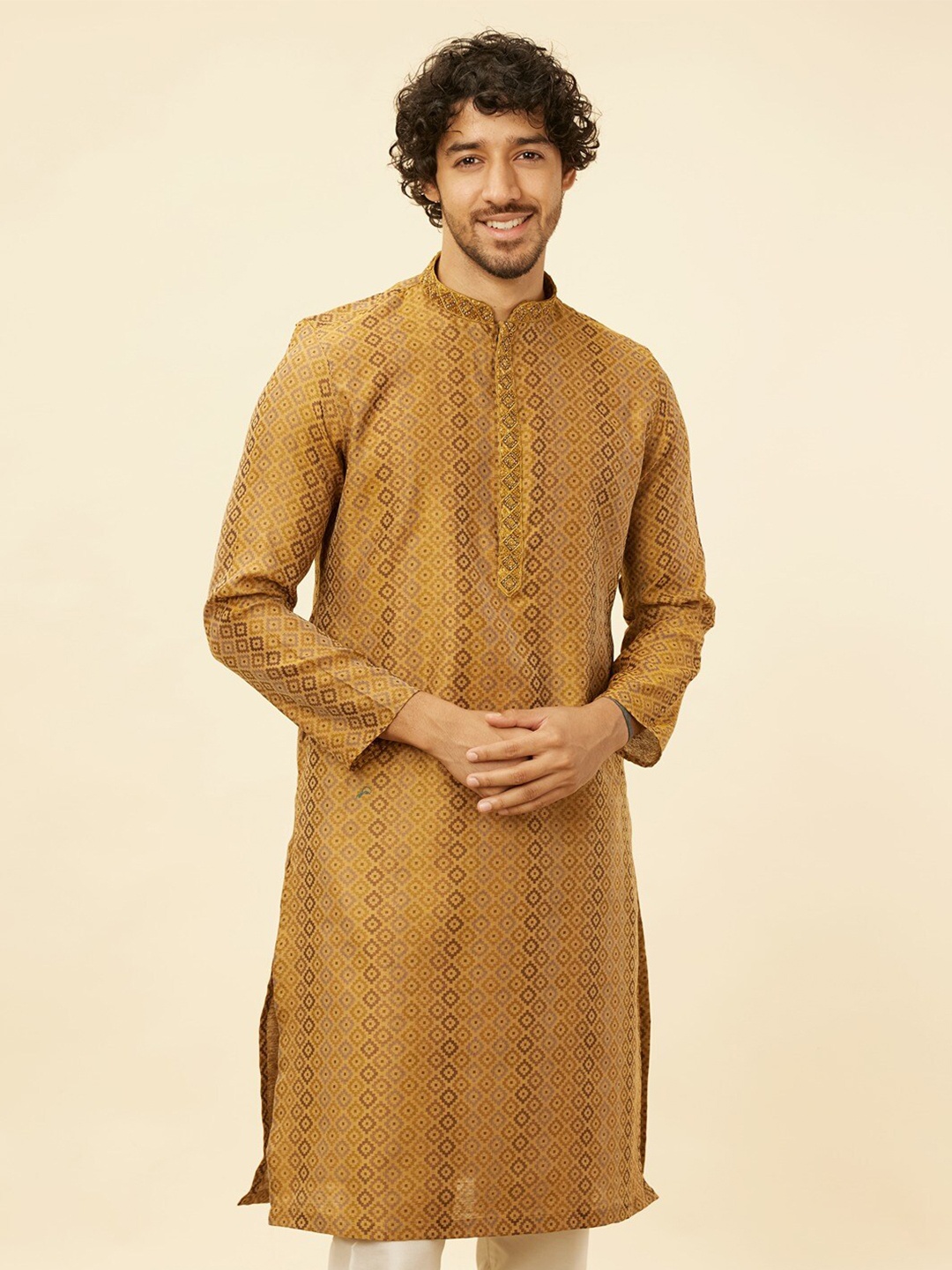 Manyavar Mandarin Collar Long Sleeves Geometric Printed Straight Kurta with Pyjamas, Green
Manyavar Mandarin Collar Long Sleeves Geometric Printed Straight Kurta with Pyjamas, Green