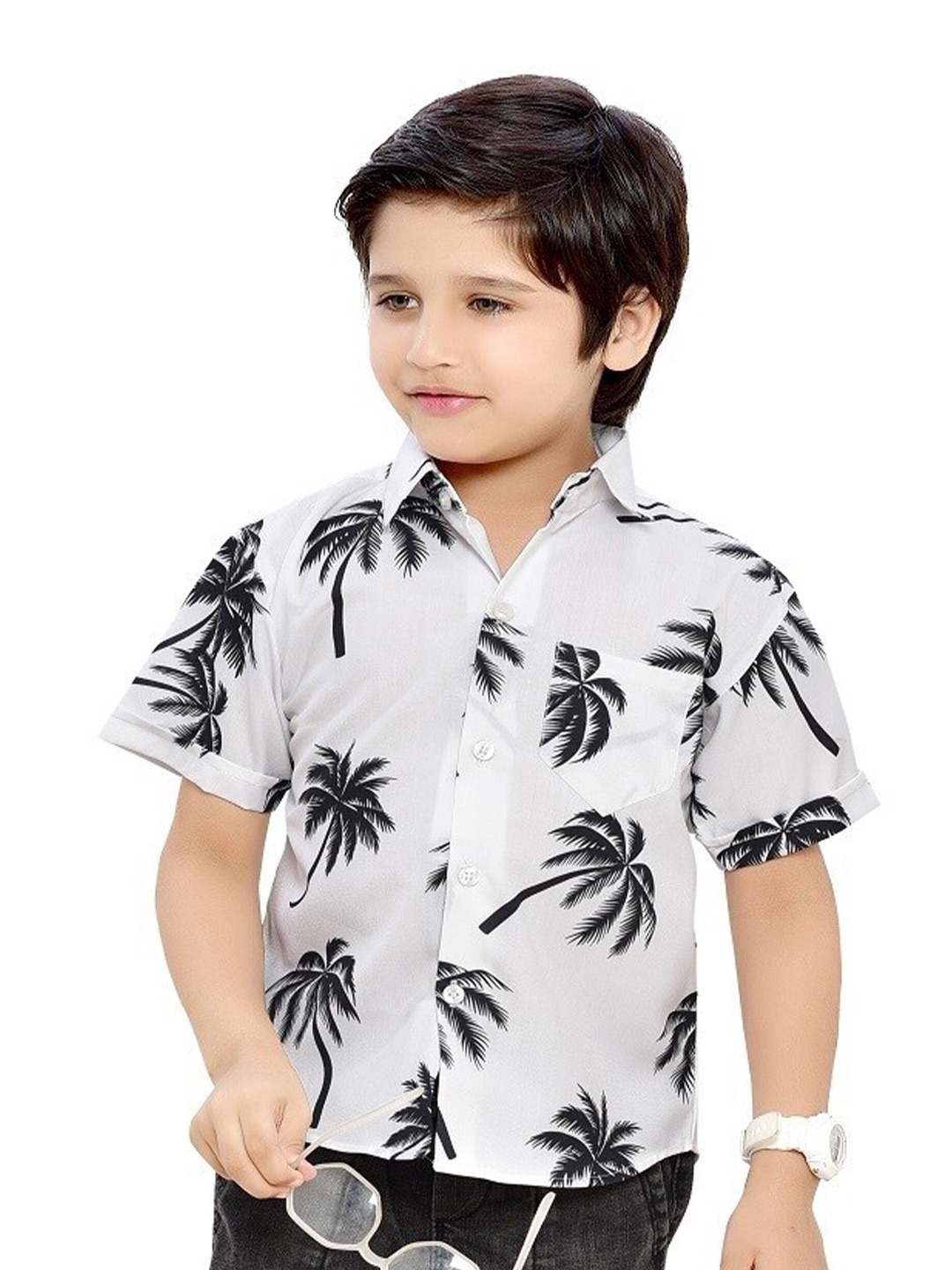 BAESD Boys Comfort spread collar Floral Opaque Printed Cotton Casual Shirt, White
BAESD Boys Comfort spread collar Floral Opaque Printed Cotton Casual Shirt, White