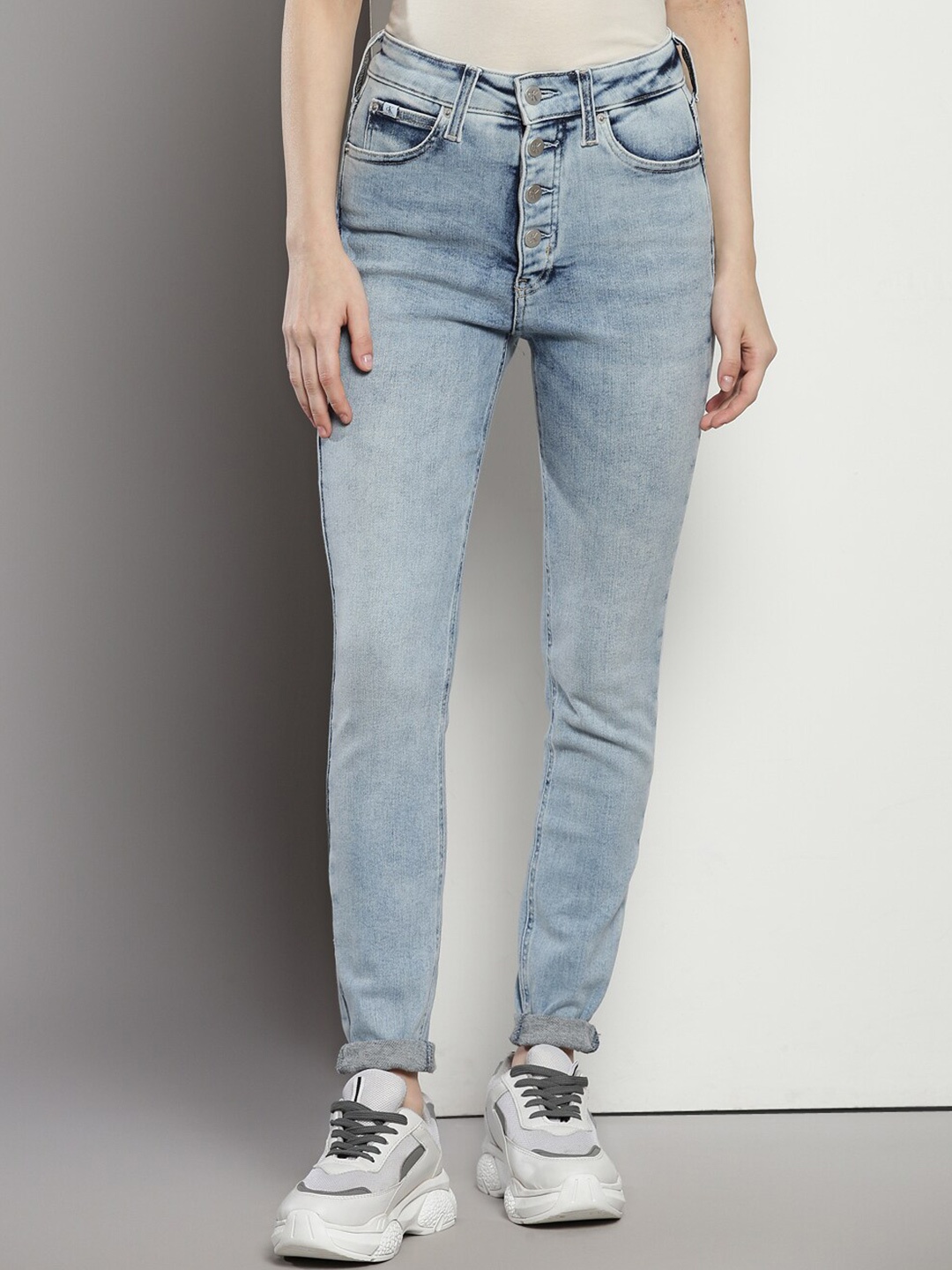 Calvin Klein Women Super Skinny Fit Mid-Rise Clean Look Heavy Fade Cotton Jeans, Blue
Calvin Klein Women Super Skinny Fit Mid-Rise Clean Look Heavy Fade Cotton Jeans, Blue