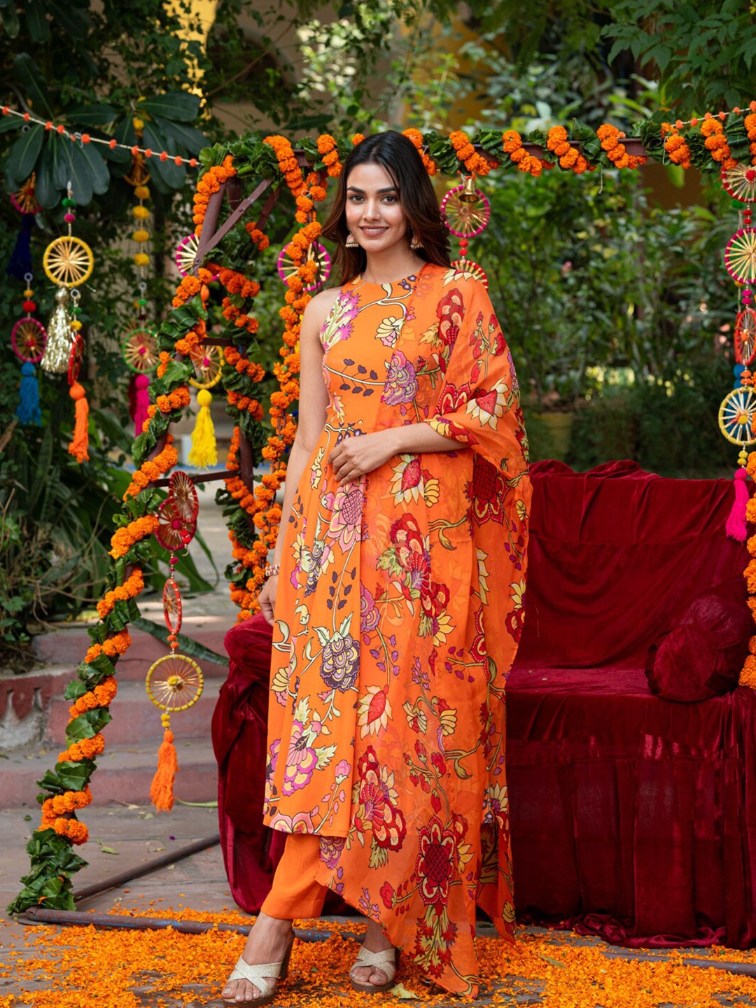Ambraee Floral Printed Regular Round Neck Kurta With Trousers & Dupatta, Orange
Ambraee Floral Printed Regular Round Neck Kurta With Trousers & Dupatta, Orange