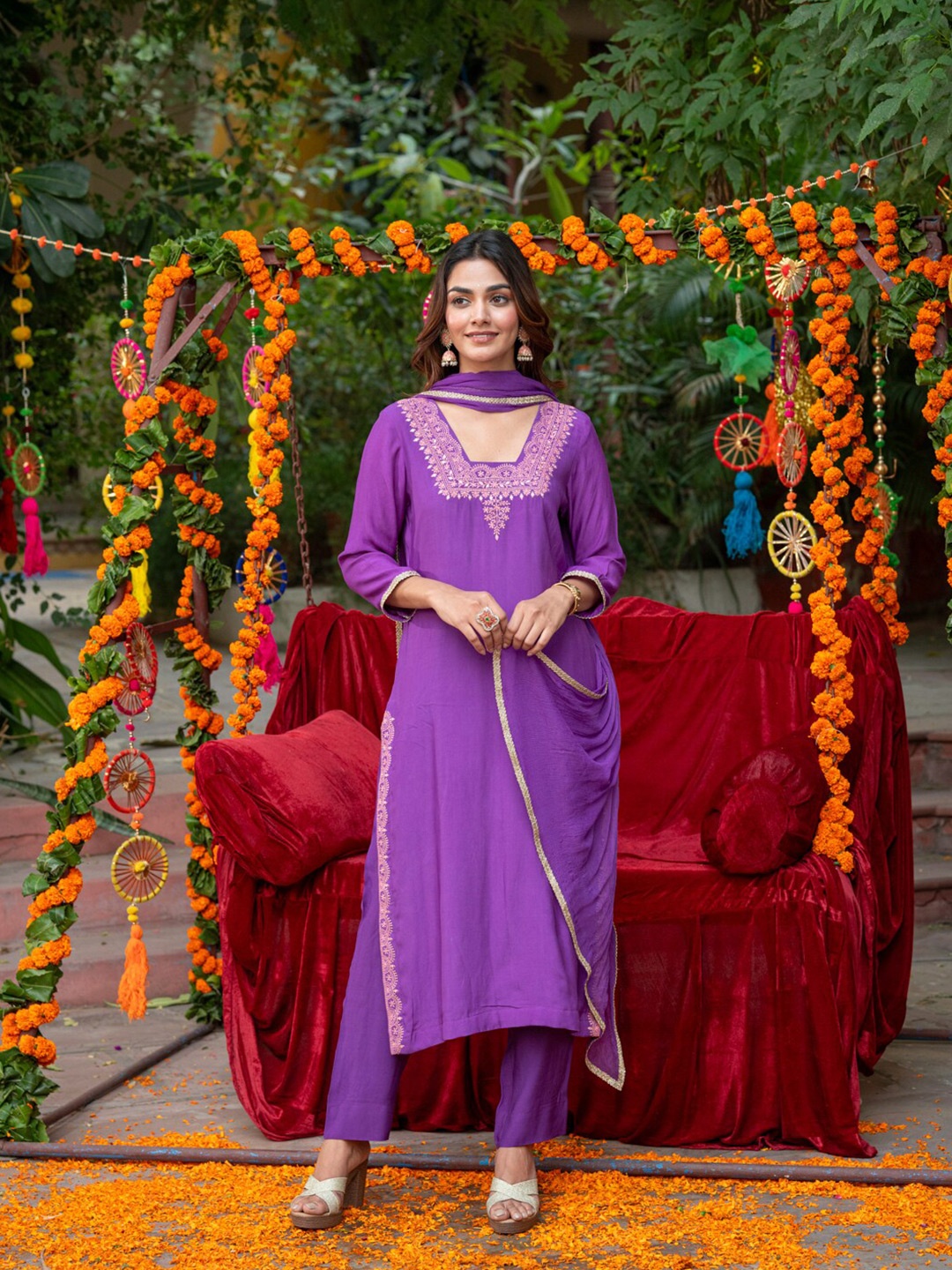 Ambraee Floral Yoke Design Regular Thread Work Straight Kurta With Trousers & Dupatta, Purple
Ambraee Floral Yoke Design Regular Thread Work Straight Kurta With Trousers & Dupatta, Purple