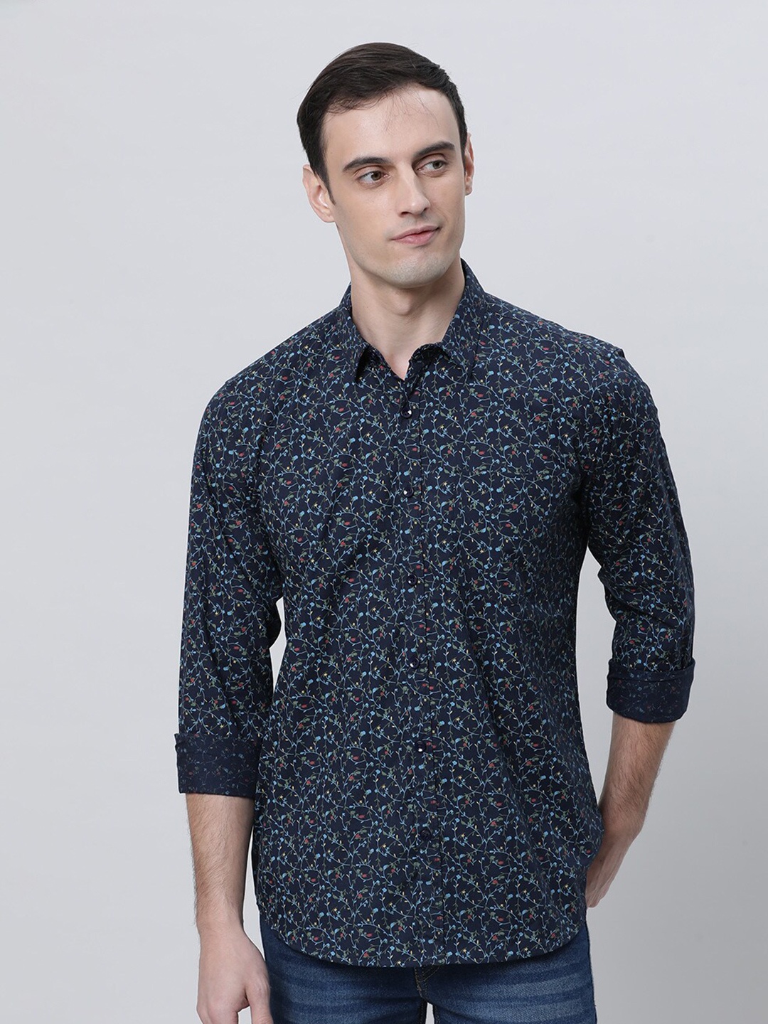 THE SOUL PATROL Spread collar Long Sleeves Floral Opaque Printed Cotton Casual Shirt, Navy blue
THE SOUL PATROL Spread collar Long Sleeves Floral Opaque Printed Cotton Casual Shirt, Navy blue