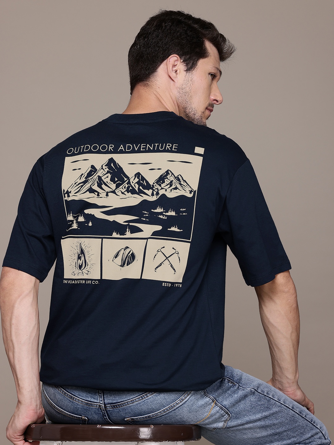 The Roadster Lifestyle Co. Printed Drop-Shoulder Sleeves Pure Cotton Relaxed T-shirt, Navy blue
The Roadster Lifestyle Co. Printed Drop-Shoulder Sleeves Pure Cotton Relaxed T-shirt, Navy blue
