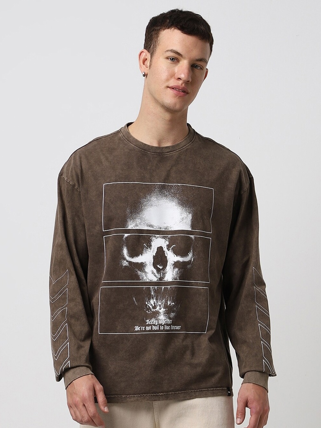 Bewakoof Life Decay Printed Drop-Shoulder Sleeves Oversized Pure Cotton T-shirt, Brown
Bewakoof Life Decay Printed Drop-Shoulder Sleeves Oversized Pure Cotton T-shirt, Brown
