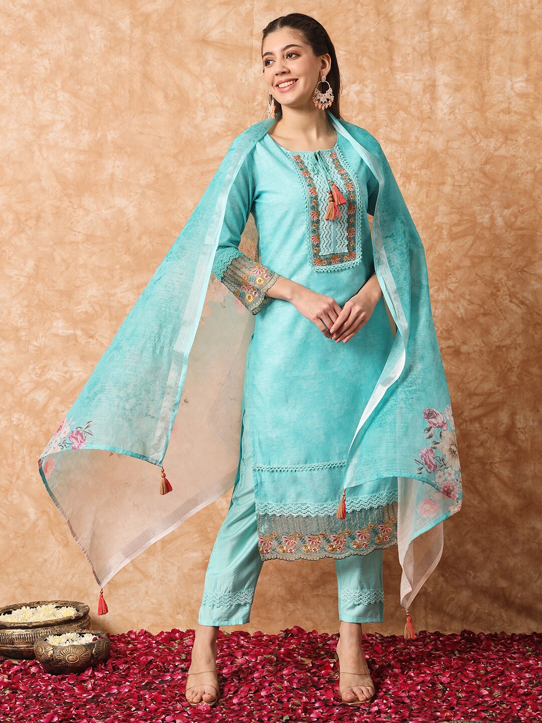 BESUCHER Floral Embroidered Thread Work Linen Straight Kurta with Trouser & Dupatta, Teal
BESUCHER Floral Embroidered Thread Work Linen Straight Kurta with Trouser & Dupatta, Teal