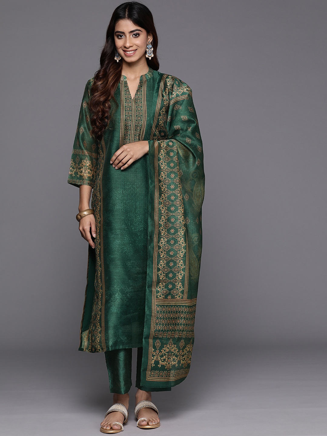 Varanga Ethnic Motifs Printed Regular Chanderi Silk Kurta with Trousers & Dupatta, Green
Varanga Ethnic Motifs Printed Regular Chanderi Silk Kurta with Trousers & Dupatta, Green