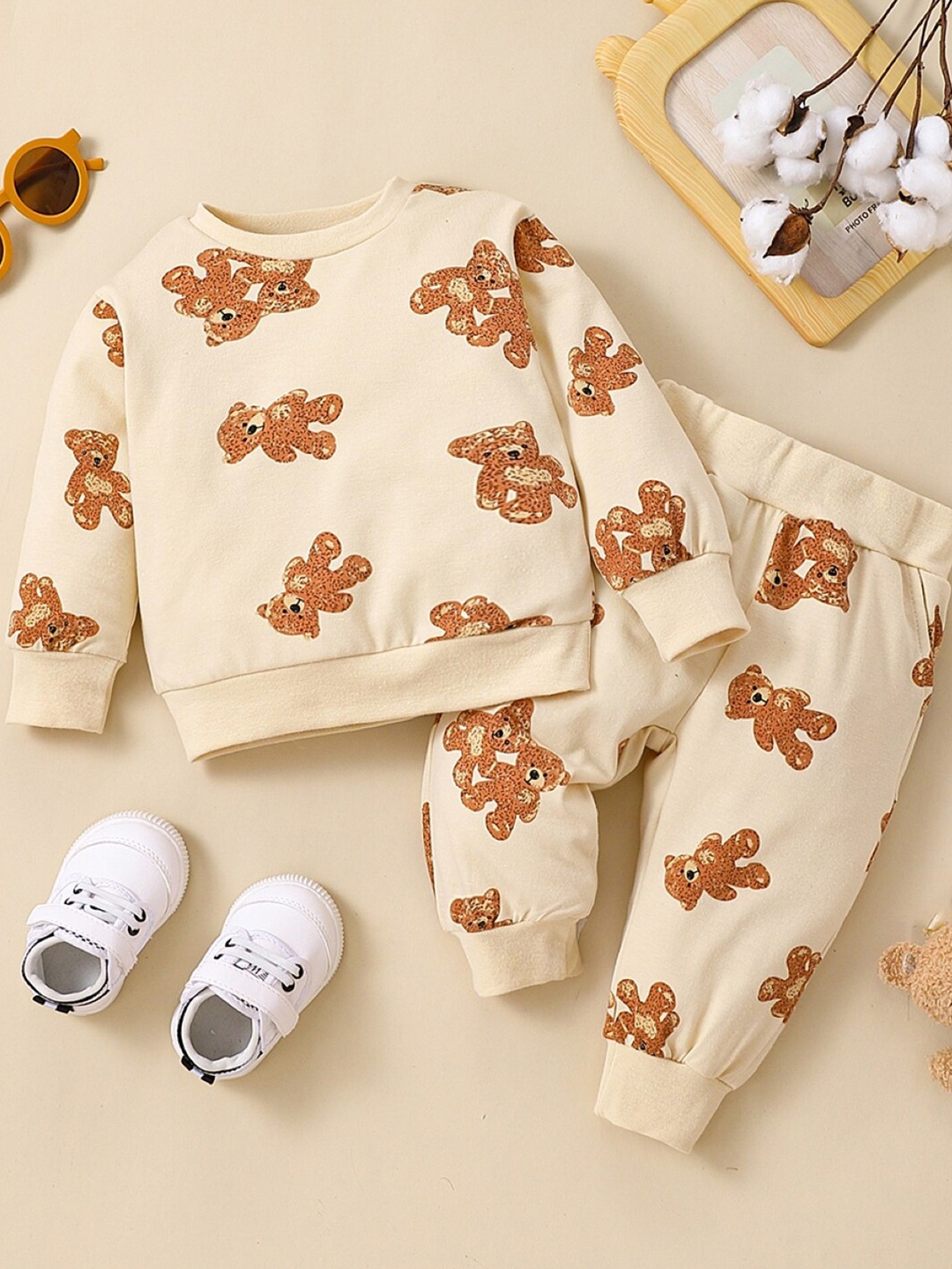 StyleCast Infant Girls Cream-Coloured Conversational Pure Cotton Printed T-shirt & Trouser
StyleCast Infant Girls Cream-Coloured Conversational Pure Cotton Printed T-shirt & Trouser