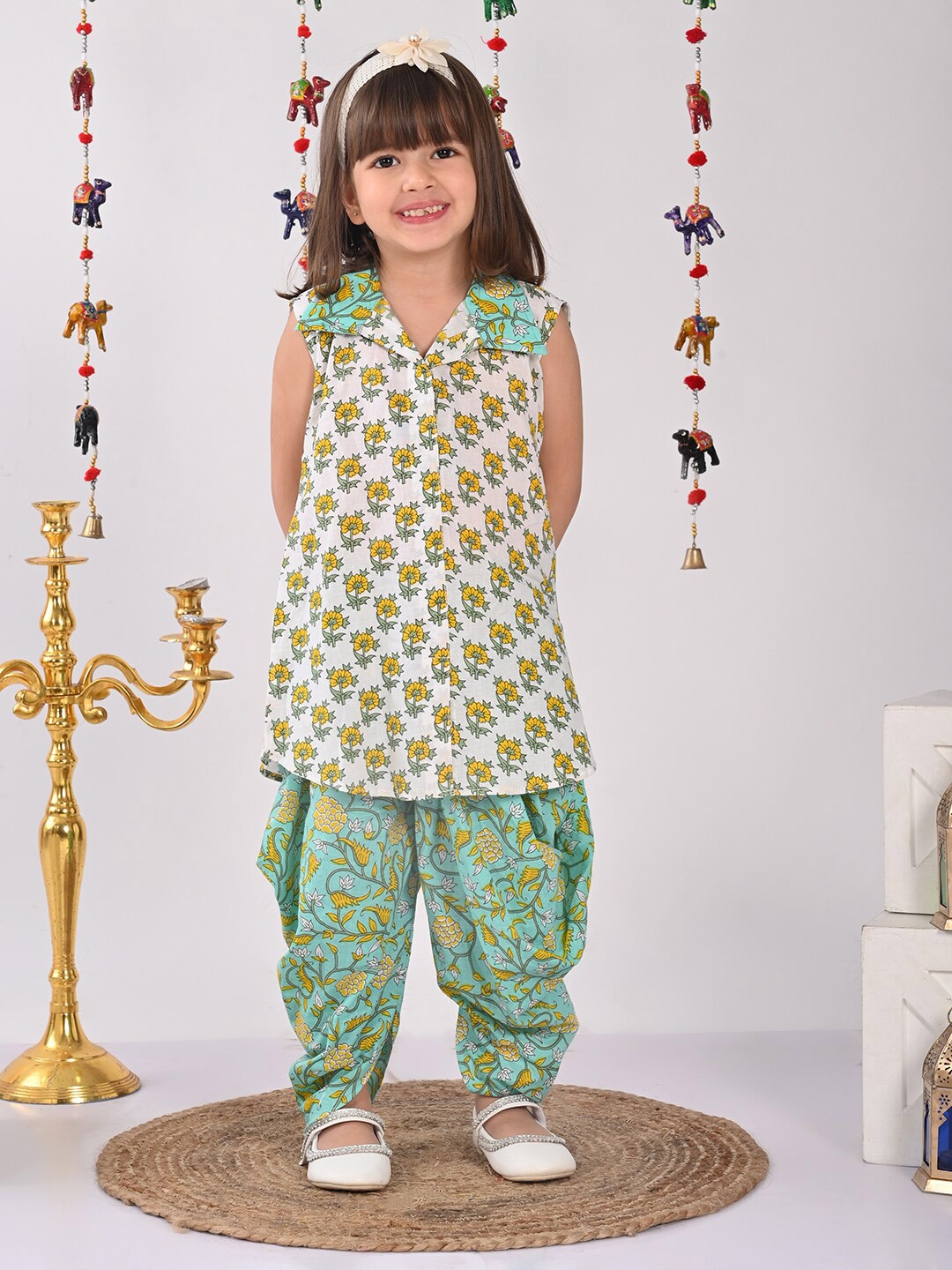 Sangria Girls Ethnic Motifs Printed Shirt Collar Pure Cotton Kurti & Dhoti Pant, Green
Sangria Girls Ethnic Motifs Printed Shirt Collar Pure Cotton Kurti & Dhoti Pant, Green