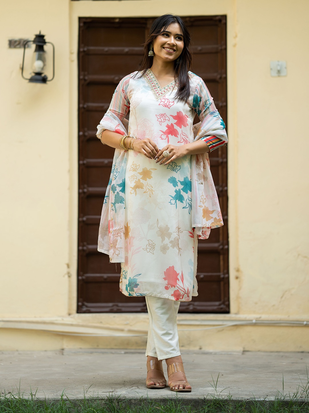 Navlik Floral Printed Regular Thread Work Straight Kurta with Trousers & Dupatta, Cream
Navlik Floral Printed Regular Thread Work Straight Kurta with Trousers & Dupatta, Cream