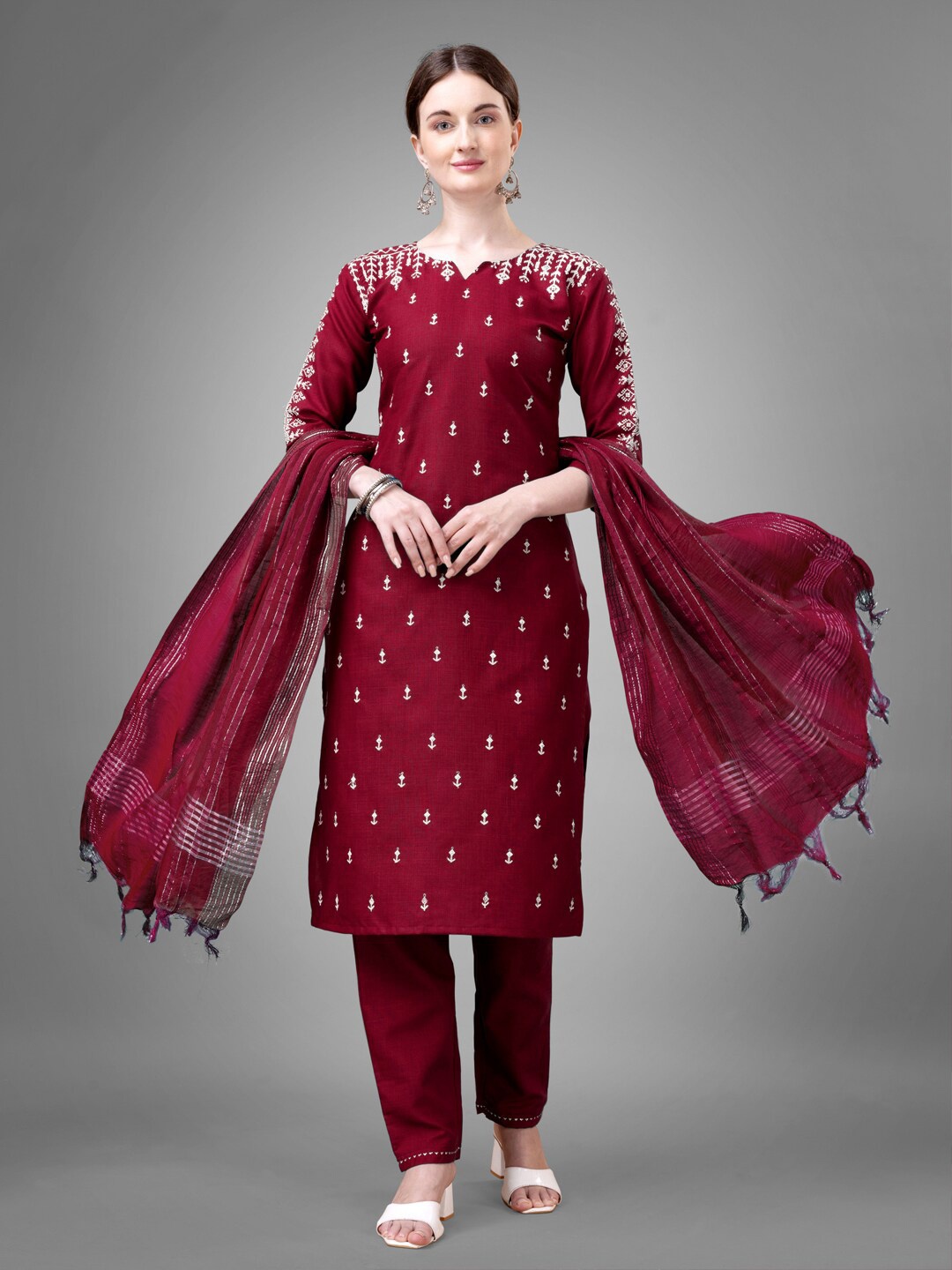 ARADHNA Embroidered Regular Gotta Patti Straight Kurta with Trousers & Dupatta, Maroon
ARADHNA Embroidered Regular Gotta Patti Straight Kurta with Trousers & Dupatta, Maroon
