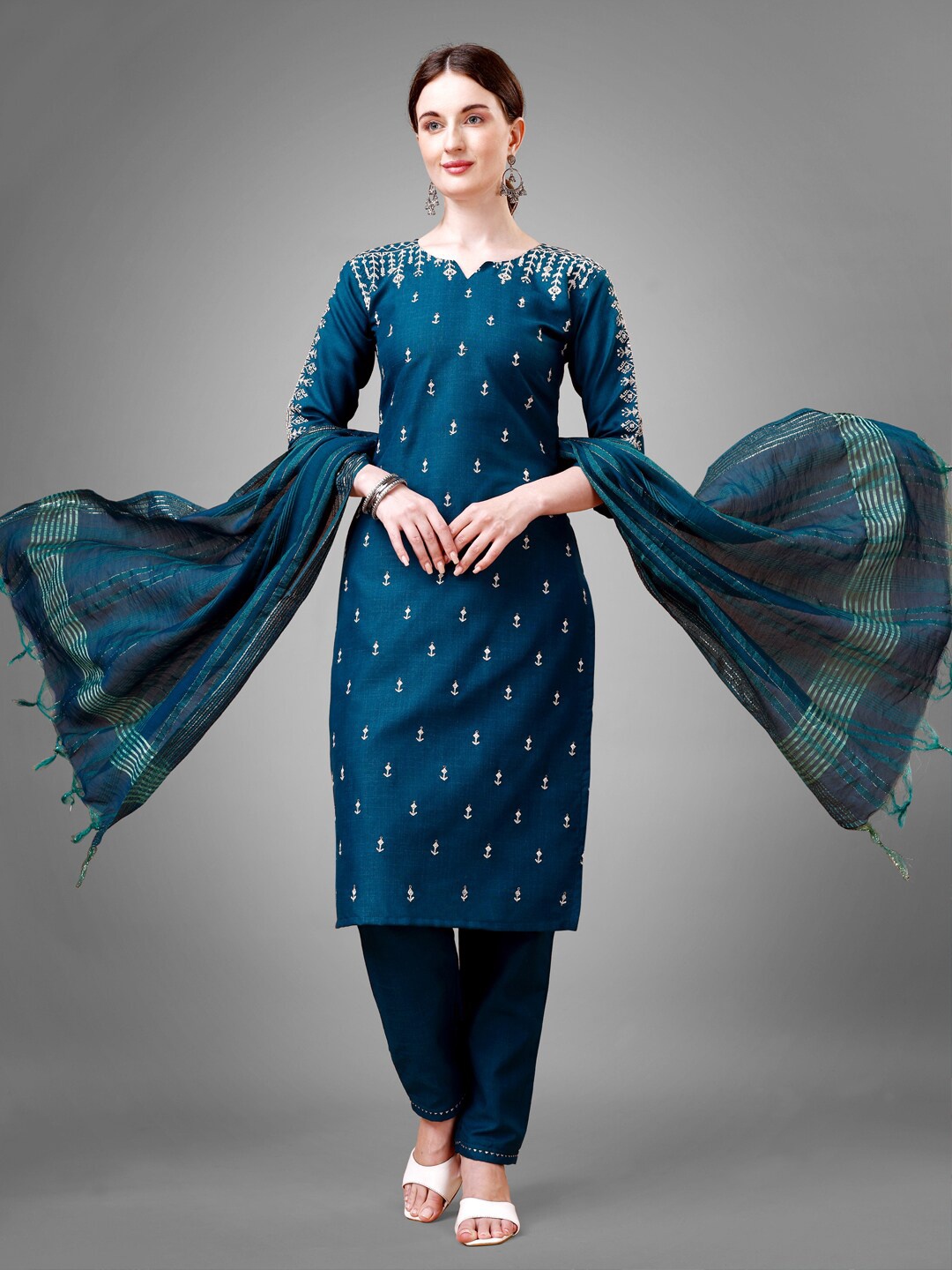 ARADHNA Embroidered Regular Gotta Patti Straight Kurta with Trousers & Dupatta, Teal
ARADHNA Embroidered Regular Gotta Patti Straight Kurta with Trousers & Dupatta, Teal