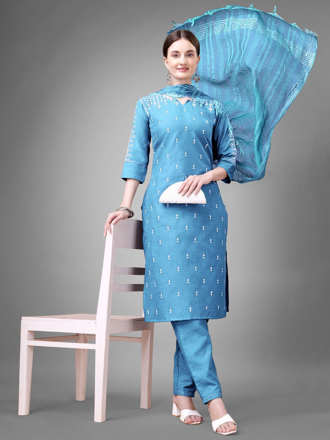 ARADHNA Ethnic Motifs Embroidered Regular Thread Work Kurta With Trousers & Dupatta, Blue
ARADHNA Ethnic Motifs Embroidered Regular Thread Work Kurta With Trousers & Dupatta, Blue