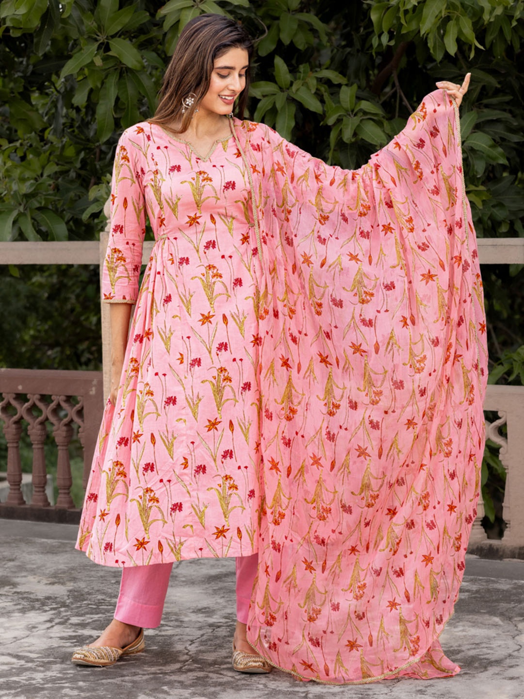 Ambraee Ethnic Motifs Woven Design Sequinned Anarkali Kurta & Trousers With Dupatta, Black
Ambraee Ethnic Motifs Woven Design Sequinned Anarkali Kurta & Trousers With Dupatta, Black