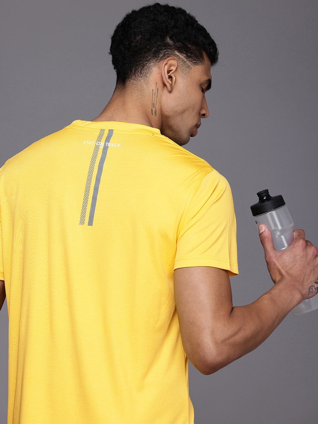 HRX by Hrithik Roshan Rapid-Dry Antimicrobial Running T-shirt With Reflective Detail, Yellow
HRX by Hrithik Roshan Rapid-Dry Antimicrobial Running T-shirt With Reflective Detail, Yellow