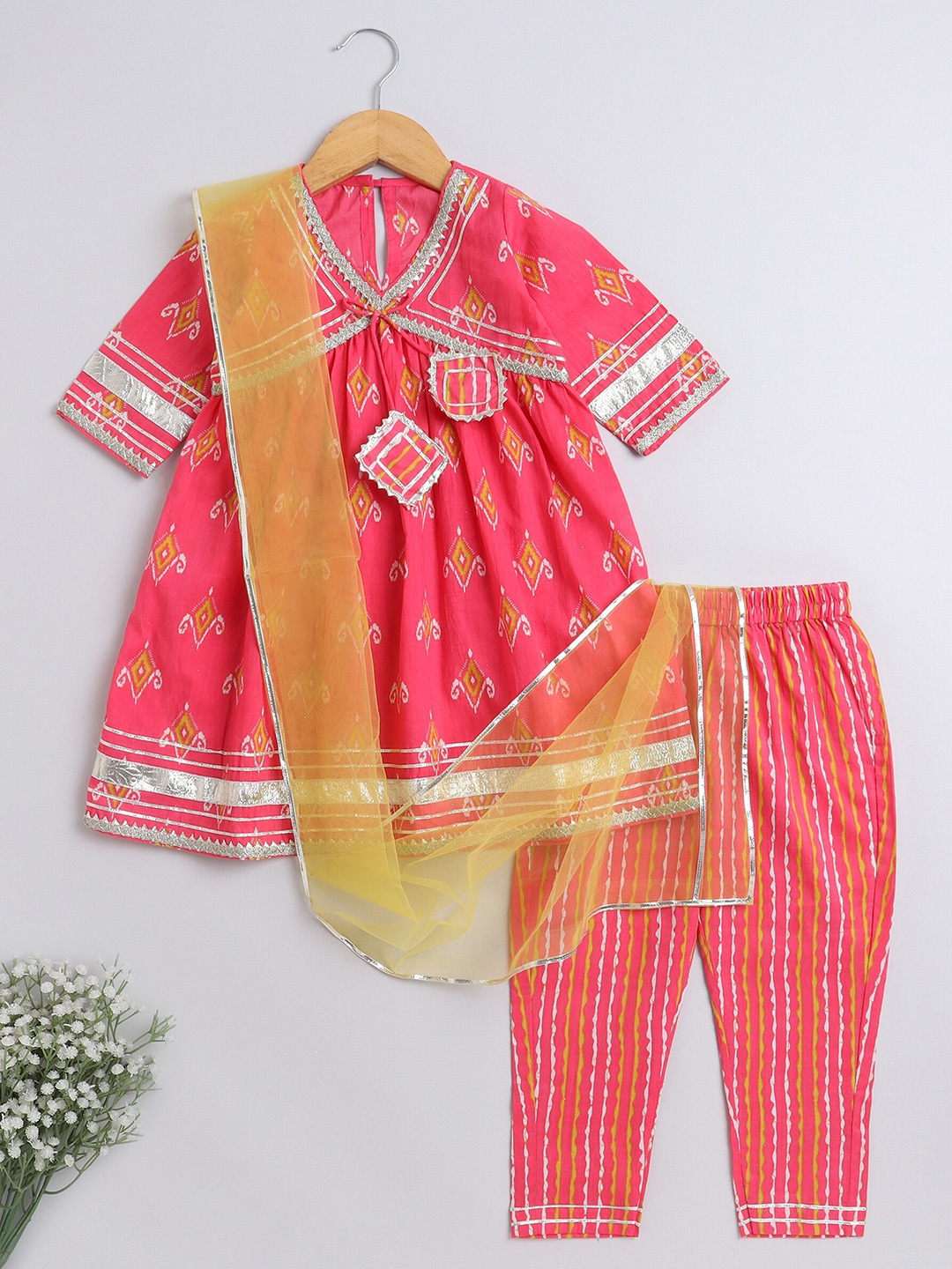 The Magic Wand Girls Ethnic Motifs Printed A-Line Pure Cotton Kurta & Trouser & Dupatta, Pink
The Magic Wand Girls Ethnic Motifs Printed A-Line Pure Cotton Kurta & Trouser & Dupatta, Pink