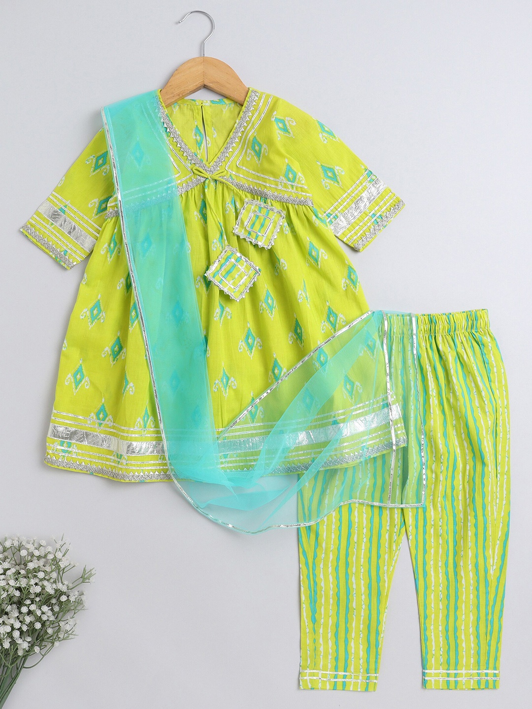 The Magic Wand Girls Floral Printed Regular Pure Cotton Kurta with Salwar & With Dupatta, Green
The Magic Wand Girls Floral Printed Regular Pure Cotton Kurta with Salwar & With Dupatta, Green