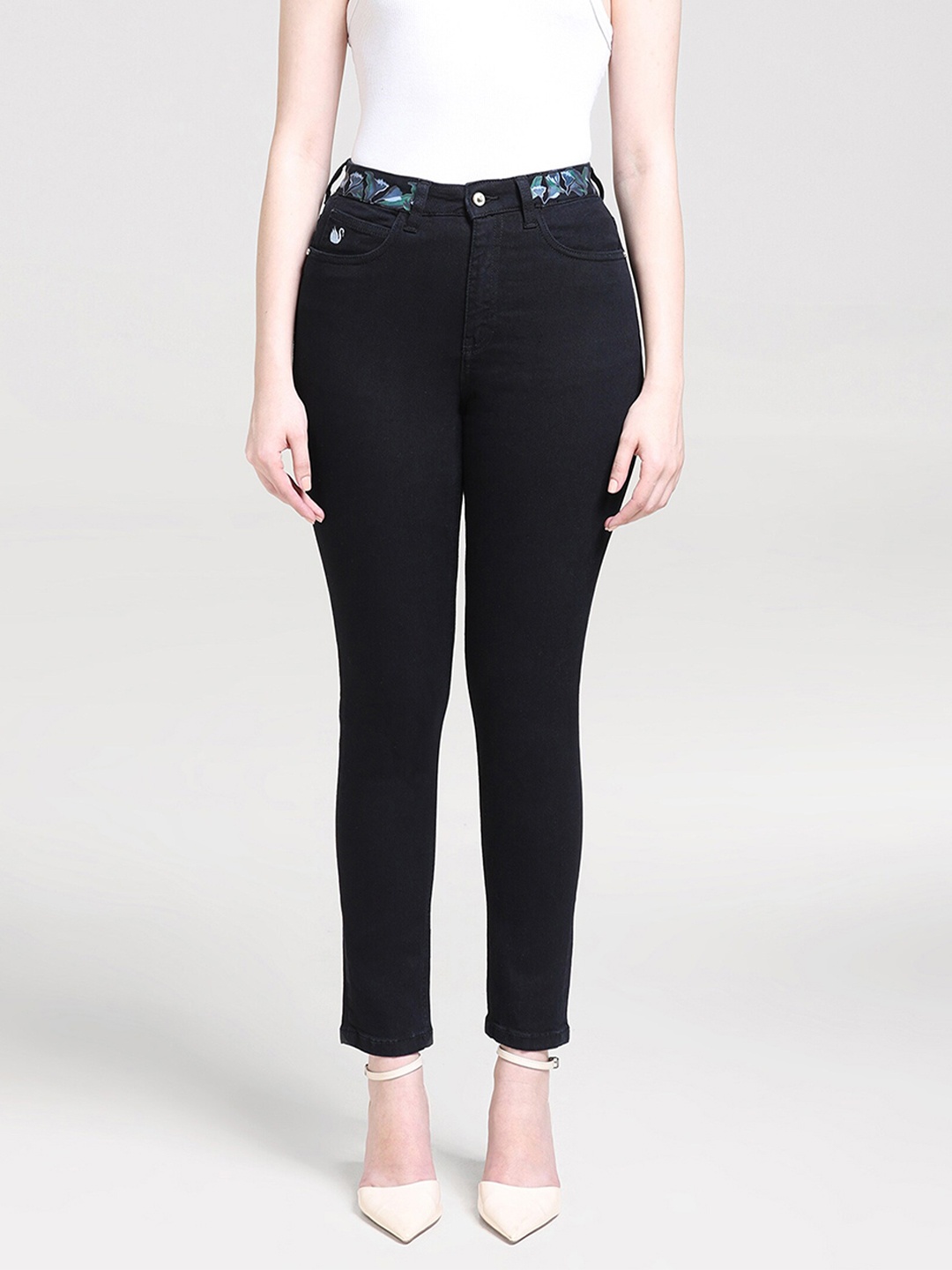Gloria Vanderbilt Women Classic Slim Fit High Rise Clean Look Stretchable Jeans, Black
Gloria Vanderbilt Women Classic Slim Fit High Rise Clean Look Stretchable Jeans, Black