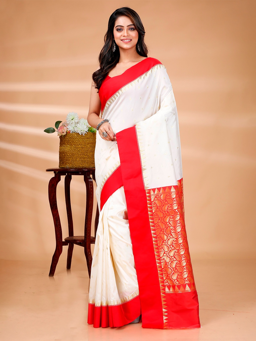 DipDiya Geometric Woven Design Zari Pure Cotton Kanjeevaram Saree, White
DipDiya Geometric Woven Design Zari Pure Cotton Kanjeevaram Saree, White