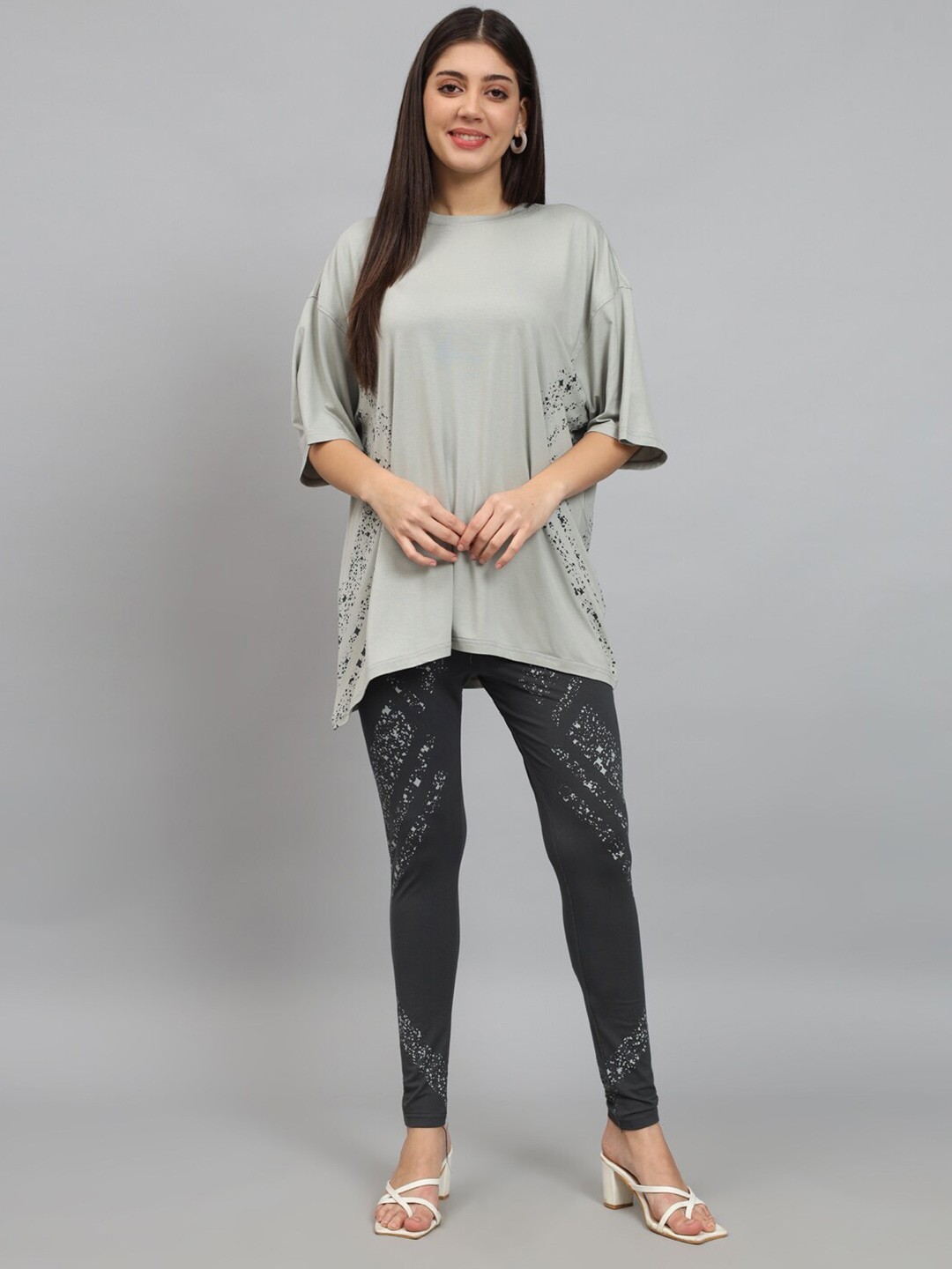 NEWD Abstract Printed Round Neck Short Drop-Shoulder Sleeves Oversized T-shirt & Leggings, Grey
NEWD Abstract Printed Round Neck Short Drop-Shoulder Sleeves Oversized T-shirt & Leggings, Grey
