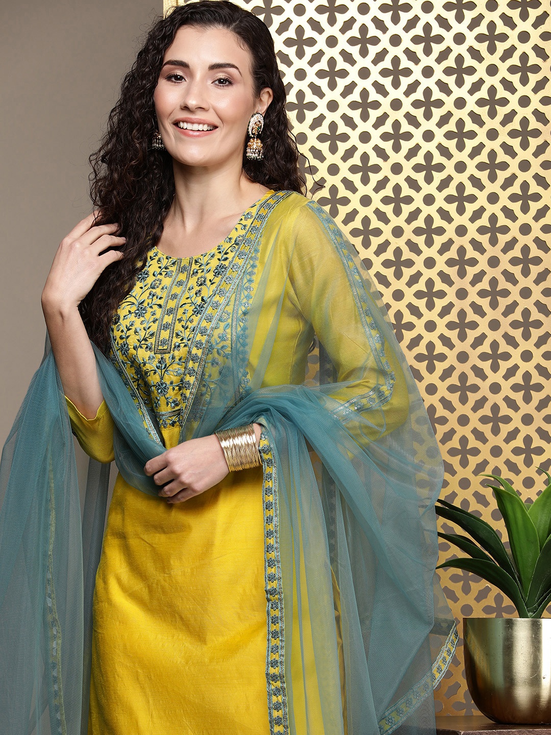 House of Pataudi Women Floral Yoke Design Regular Thread Work Chanderi Cotton Kurta Set, Yellow
House of Pataudi Women Floral Yoke Design Regular Thread Work Chanderi Cotton Kurta Set, Yellow