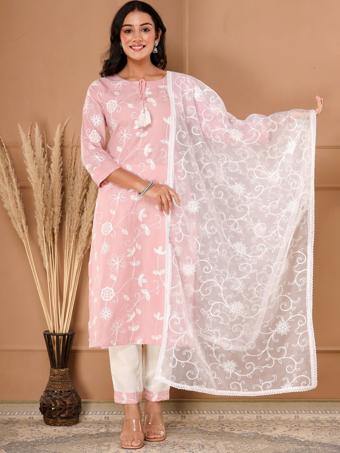 PUKHYA Floral Embroidered Tie-Up Neck Thread Work Straight Kurta & Trousers With Dupatta, Pink
PUKHYA Floral Embroidered Tie-Up Neck Thread Work Straight Kurta & Trousers With Dupatta, Pink