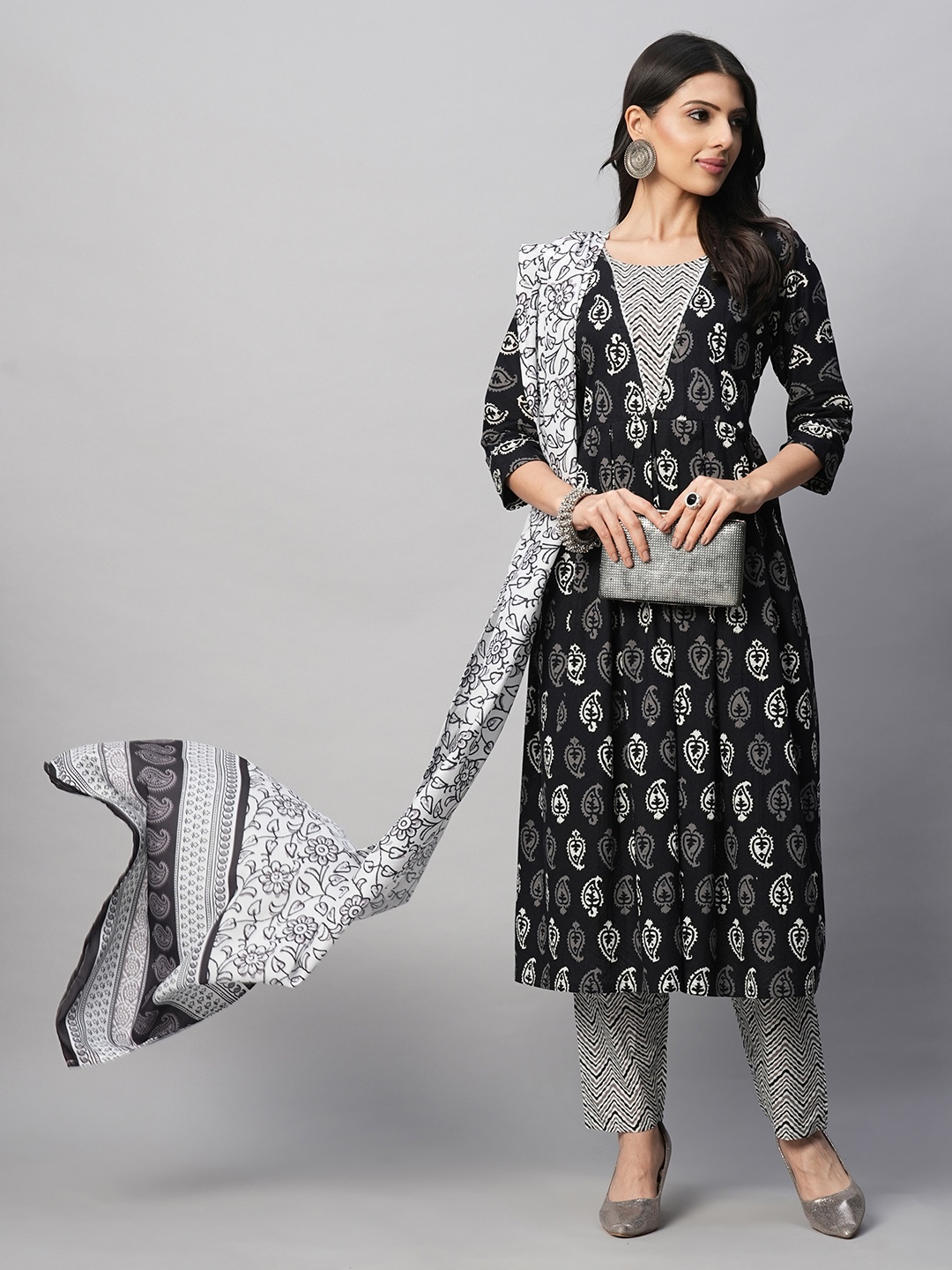 AMRUTVARSHA CREATION Floral Printed Empire Round Neck A-Line Kurta With Trousers & Dupatta, Black
AMRUTVARSHA CREATION Floral Printed Empire Round Neck A-Line Kurta With Trousers & Dupatta, Black