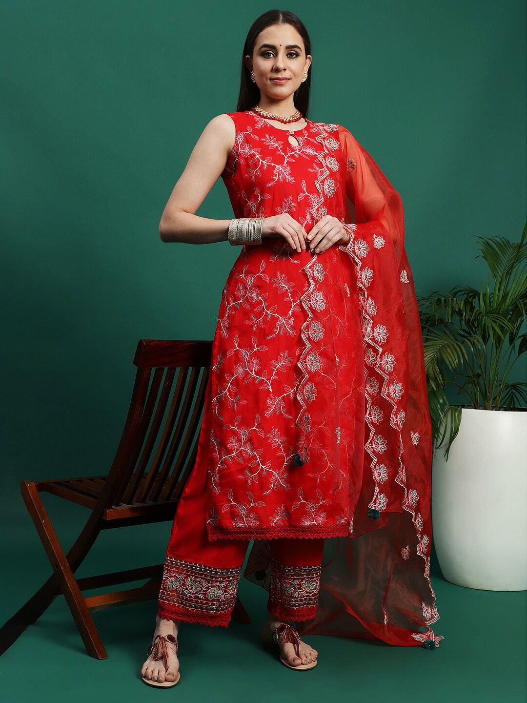 Ramas Floral Embroidered Keyhole Neck Sequinned Kurta with Trousers & With Dupatta, Red
Ramas Floral Embroidered Keyhole Neck Sequinned Kurta with Trousers & With Dupatta, Red