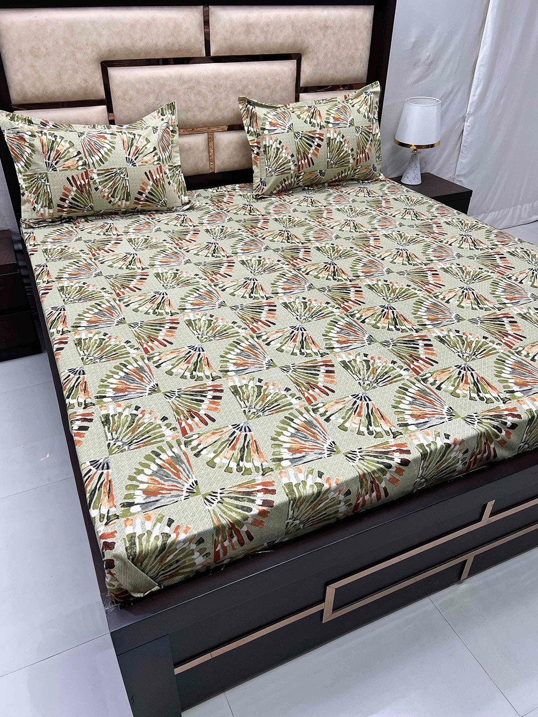 Pure Decor Casement Green & White Geometric 250 TC Queen Bedsheet with 2 Pillow Covers
Pure Decor Casement Green & White Geometric 250 TC Queen Bedsheet with 2 Pillow Covers