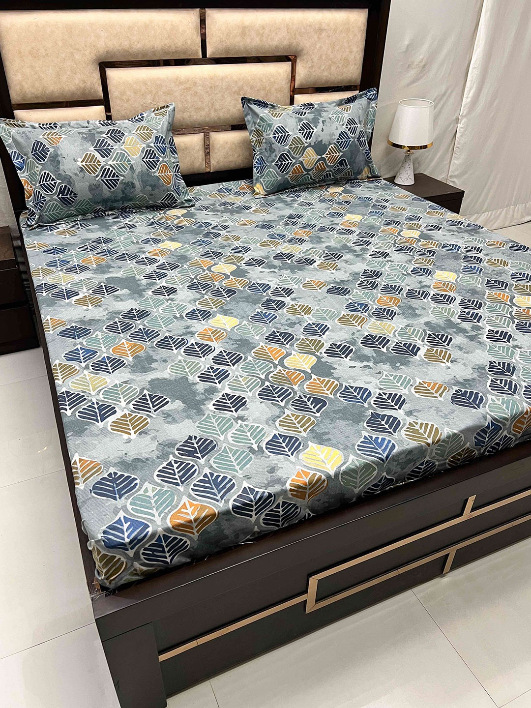 Pure Decor Casement Grey & Blue Geometric 250 TC Queen Bedsheet with 2 Pillow Covers
Pure Decor Casement Grey & Blue Geometric 250 TC Queen Bedsheet with 2 Pillow Covers