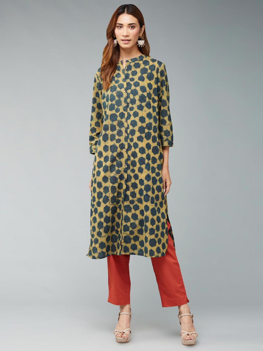 Fabindia Geometric Printed Mandarin Collar Pure Cotton Straight Kurta with Trousers, Green
Fabindia Geometric Printed Mandarin Collar Pure Cotton Straight Kurta with Trousers, Green