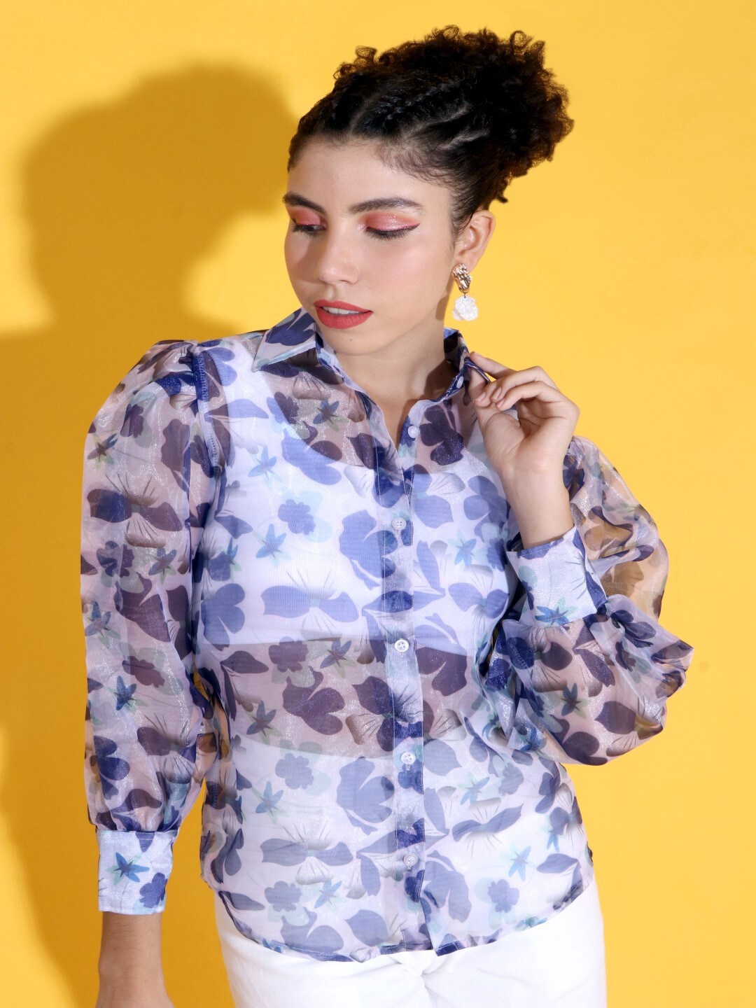 Stylecast X Hersheinbox Floral Printed Spread Collar Puff Sleeves Boxy Casual Shirt, White
Stylecast X Hersheinbox Floral Printed Spread Collar Puff Sleeves Boxy Casual Shirt, White