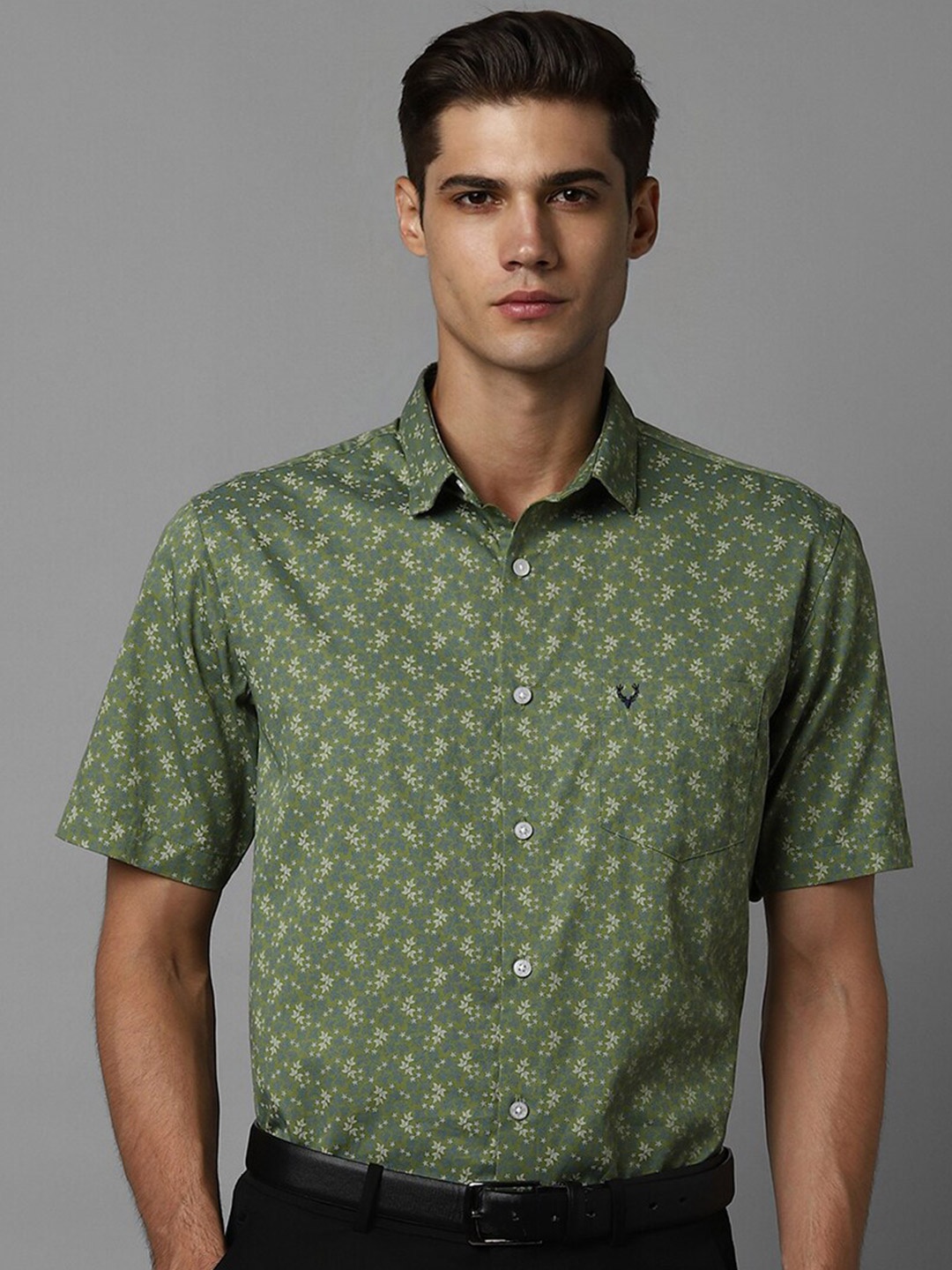 Allen Solly Slim Fit Floral Spread Collar Chest Pocket Half Sleeves Cotton Formal Shirt, Green
Allen Solly Slim Fit Floral Spread Collar Chest Pocket Half Sleeves Cotton Formal Shirt, Green