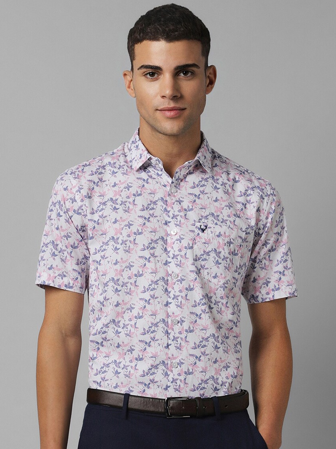 Allen Solly Opaque Floral Spread Collar Chest Pocket Half Sleeves Cotton Formal Shirt, White
Allen Solly Opaque Floral Spread Collar Chest Pocket Half Sleeves Cotton Formal Shirt, White