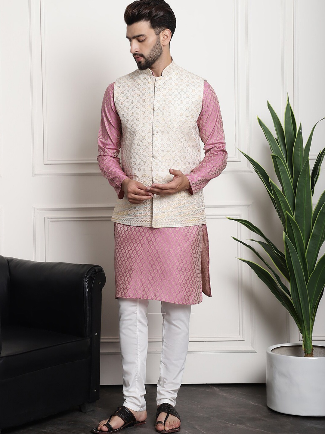 SOJANYA Ethnic Motifs Woven Design Mandarin Collar Kurta With Churidar & Nehru jacket, Pink
SOJANYA Ethnic Motifs Woven Design Mandarin Collar Kurta With Churidar & Nehru jacket, Pink