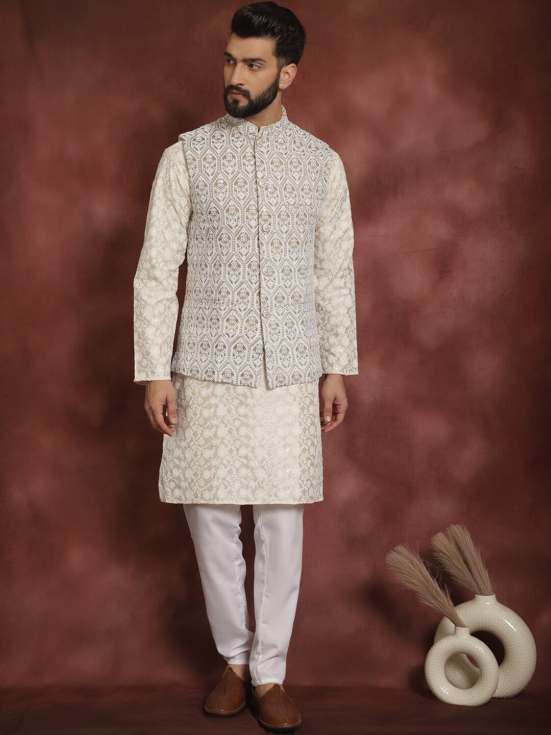 Anouk Floral Embroidered Regular Thread Work Kurta Churidar with Nehru jacket, Cream
Anouk Floral Embroidered Regular Thread Work Kurta Churidar with Nehru jacket, Cream